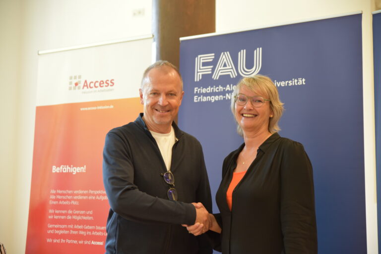 FAU qualifiziert Menschen mit Behinderungen zu Bildungsfachkräften